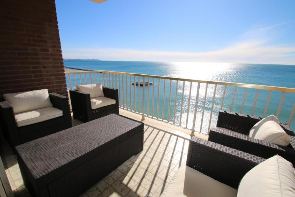 Апартаменты Apartamento Vistas Al Mar Камбрильс Экстерьер фото